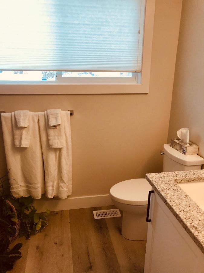 Your Home Away From Home Kelowna Eksteriør bilde